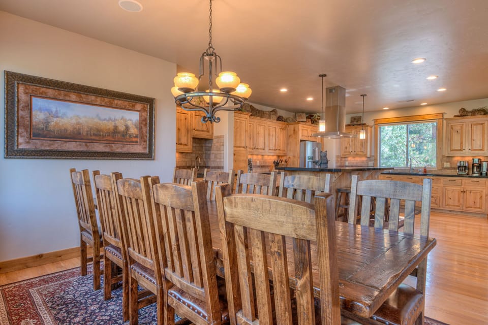 Dining Area looking into kitchen