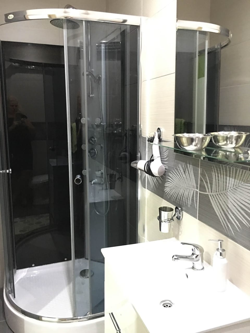 Classic Triple Room | Bathroom | Free toiletries, hair dryer, towels, soap