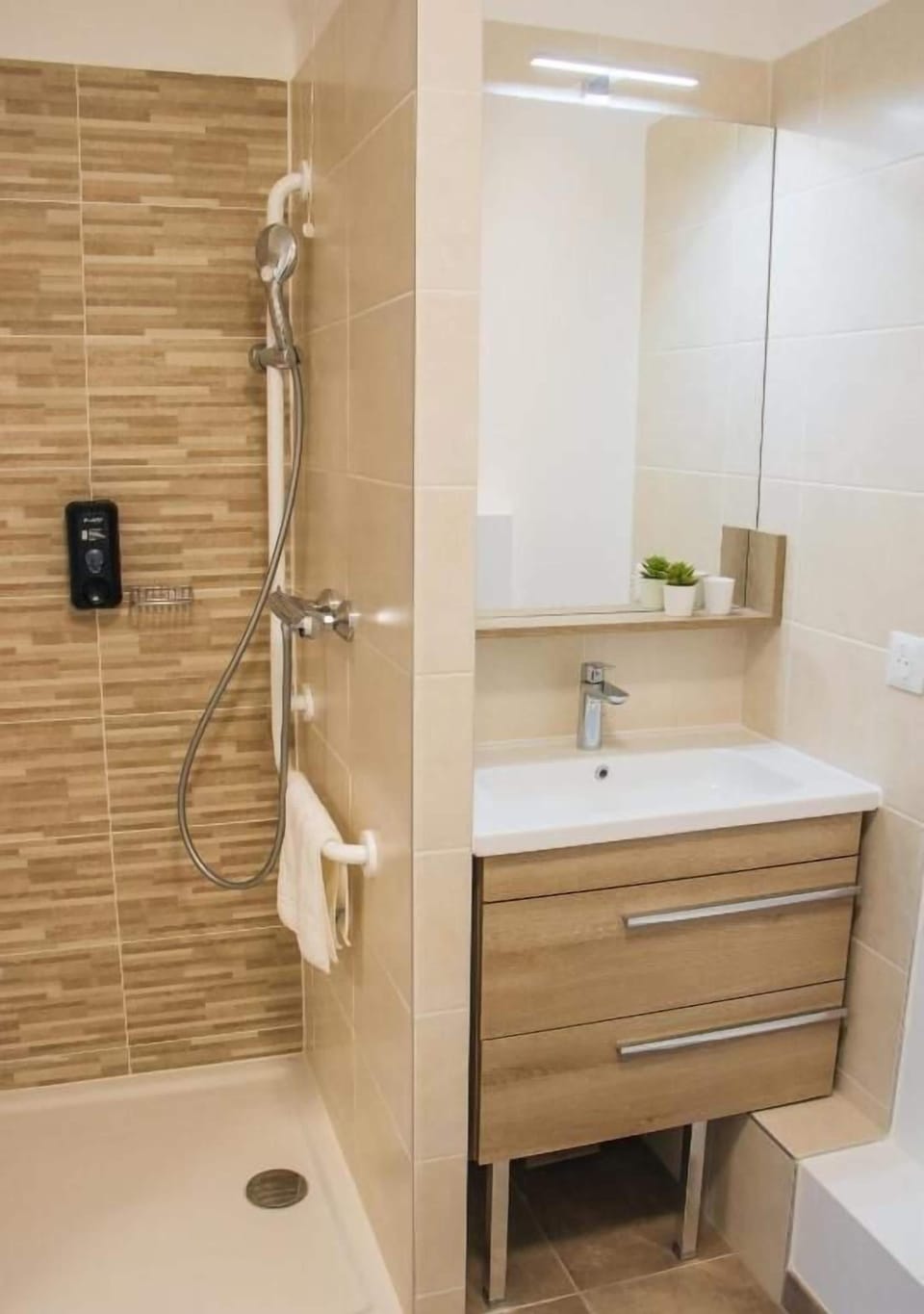 Classic Apartment, Balcony | Bathroom