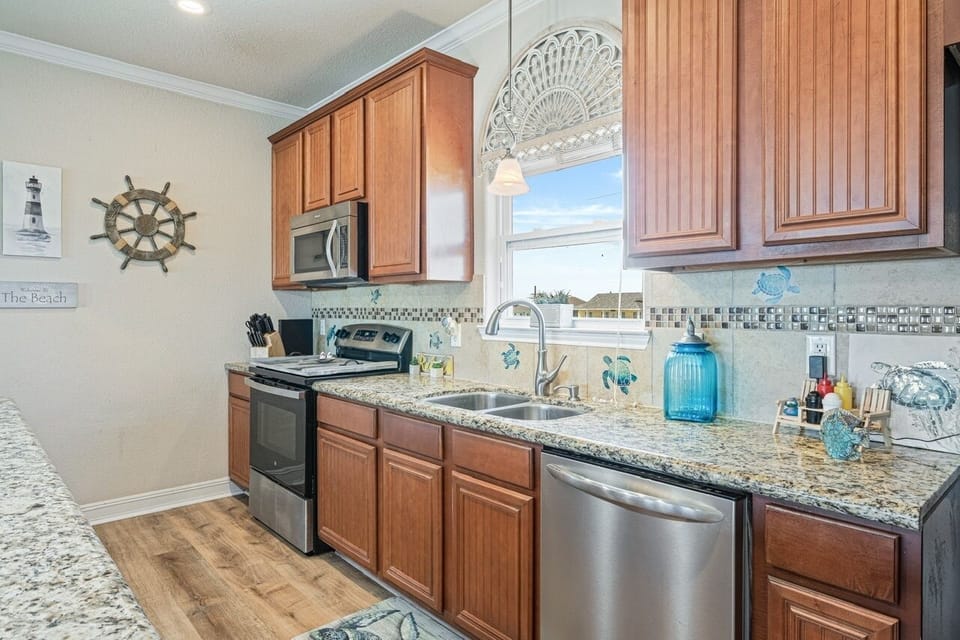 House, 3 Bedrooms | Private kitchen | Fridge, coffee/tea maker, toaster