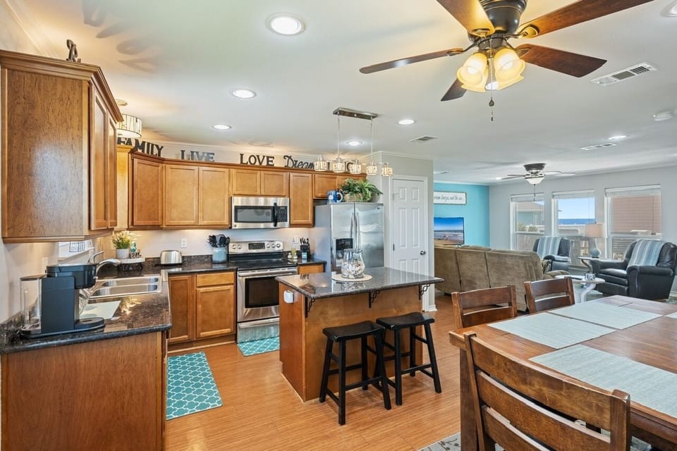 House, 3 Bedrooms | Private kitchen | Fridge, coffee/tea maker