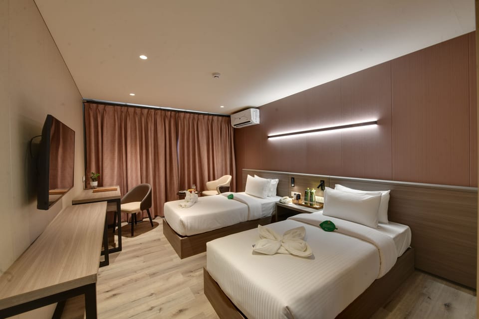 Deluxe Twin Room | Desk, free WiFi