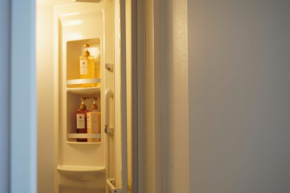 Slippers, towels