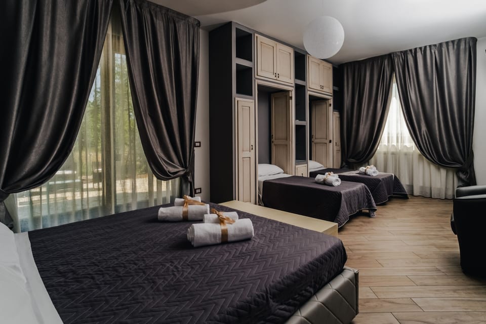 Comfort Room | Minibar, cribs/infant beds, free WiFi, bed sheets