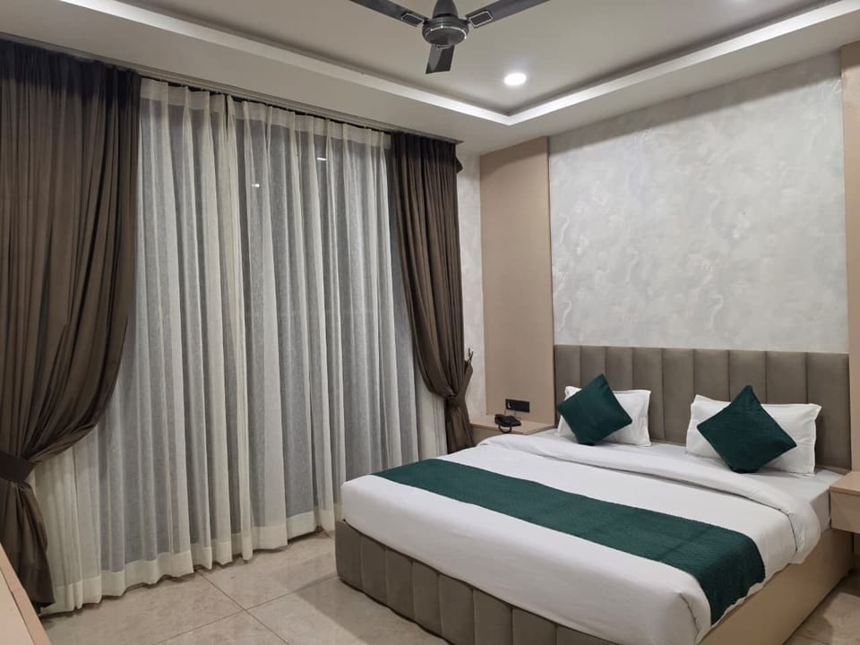 Double Room, Balcony, Mountain View