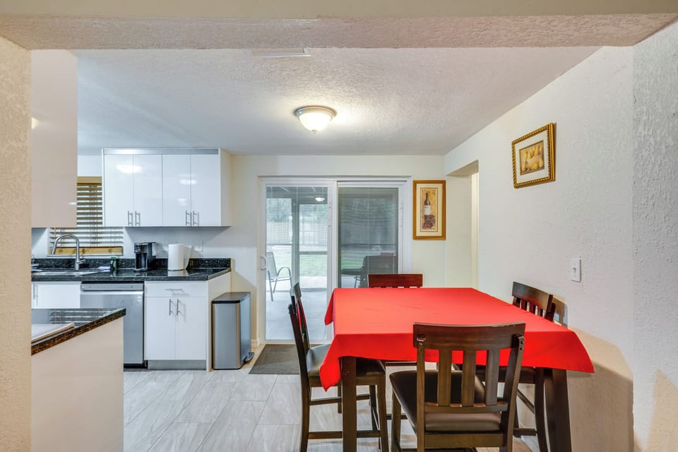 House (4 Bedrooms) | Interior
