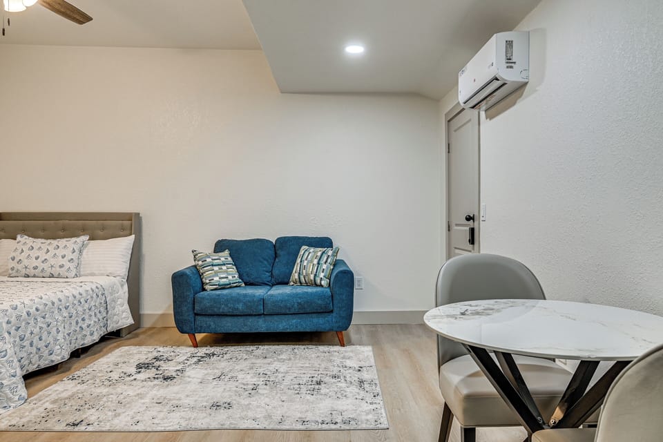 Apartment (1 Bedroom) | Interior