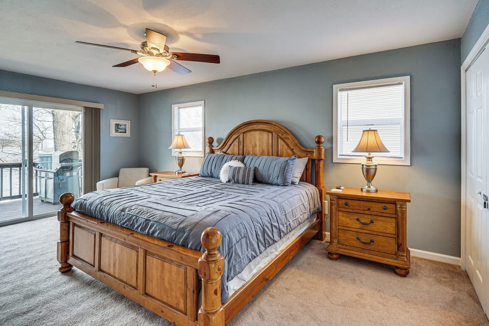 Group Getaway! Osage Beach Escape w/ Private Dock Cottage in Osage Beach