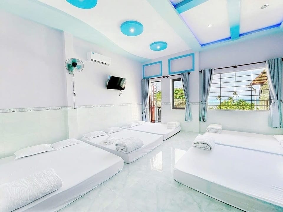 Family Shared Dormitory | Minibar, desk, blackout drapes, soundproofing