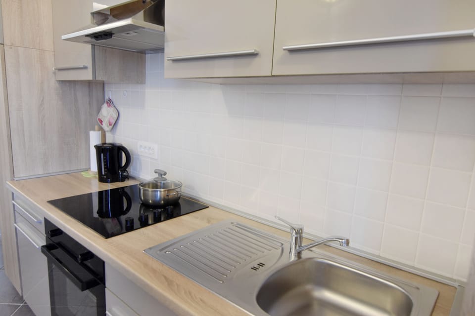 Apartment, 2 Bedrooms, Patio, Garden View | Interior