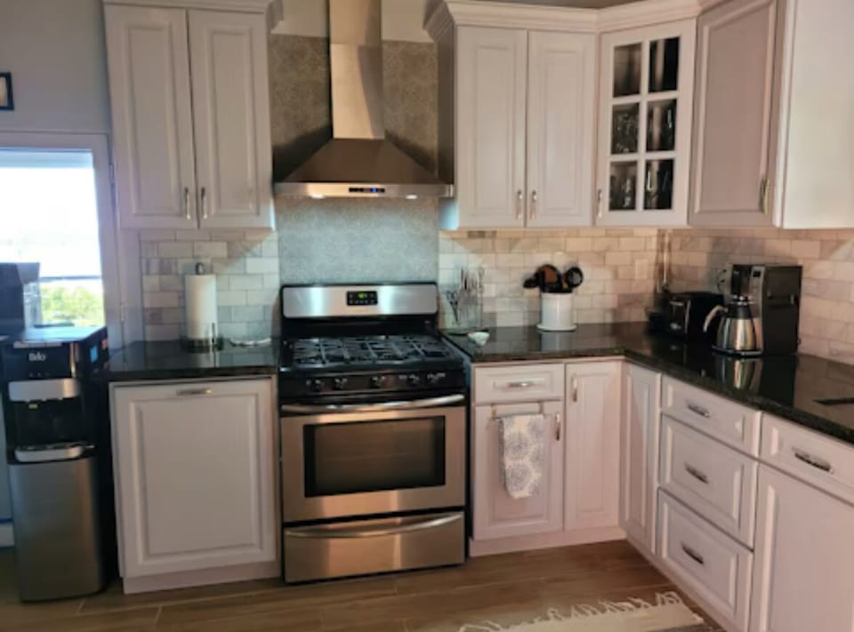 Full kitchen with gas stove and water dispenser