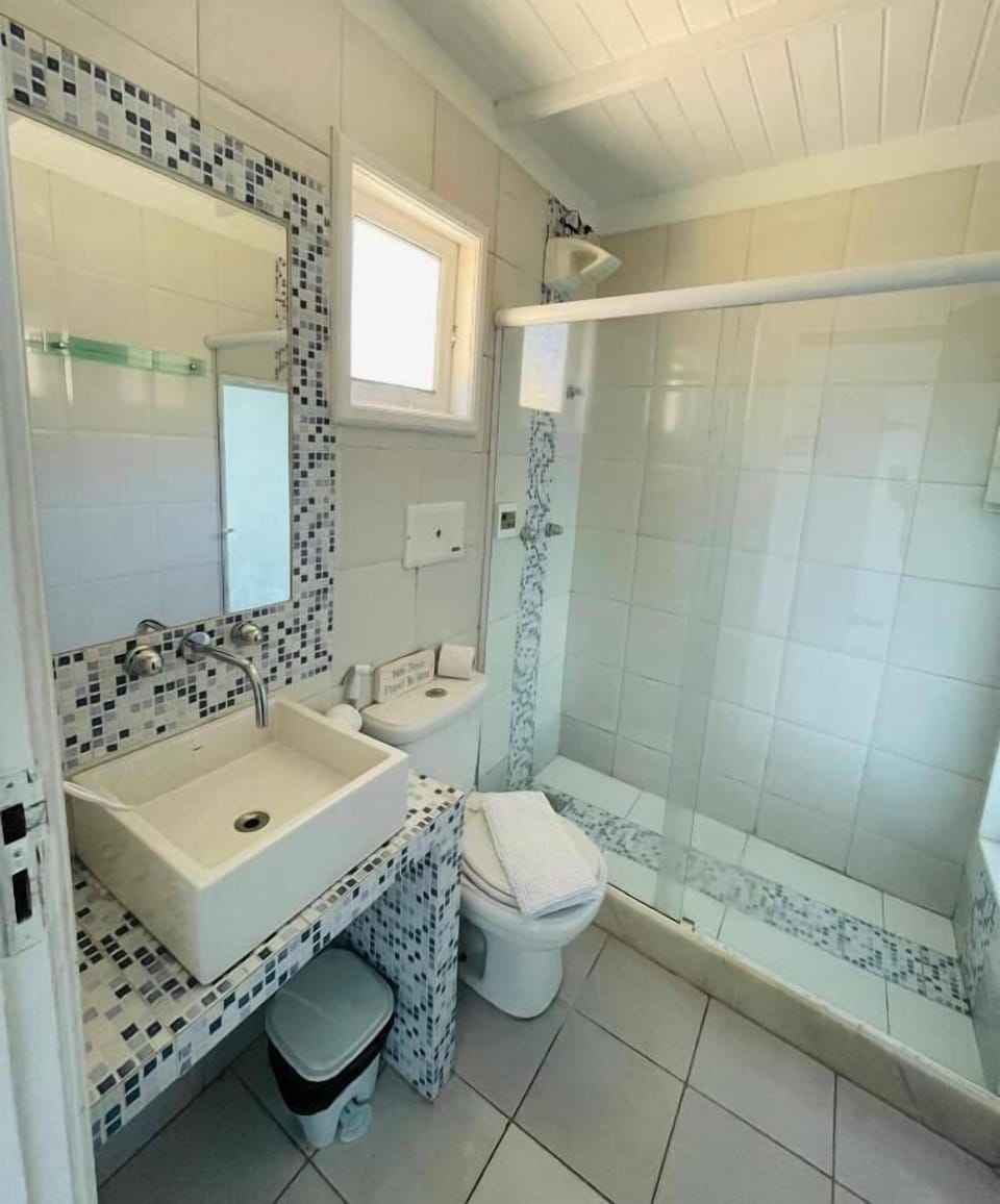 Deluxe Room, Balcony, Sea View | Bathroom