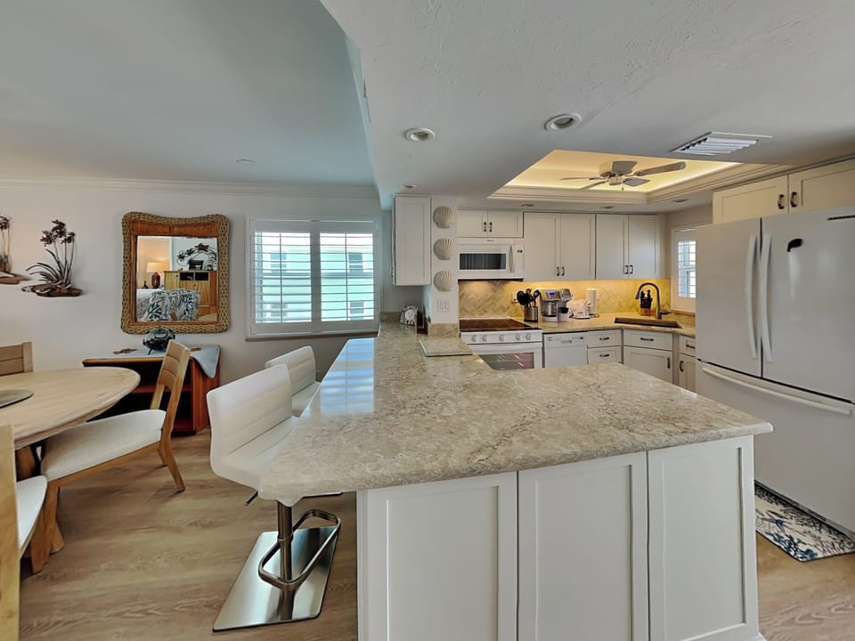 Breakfast Bar - Seating for 2