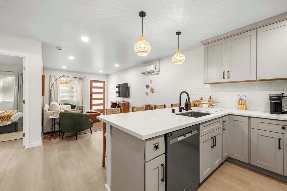 This space is designed to feel both modern and comfortable, with a bright, inviting atmosphere. A fully equipped kitchen makes it easy to prepare meals, and the quiet, private setting allows you to truly relax and enjoy your stay.
