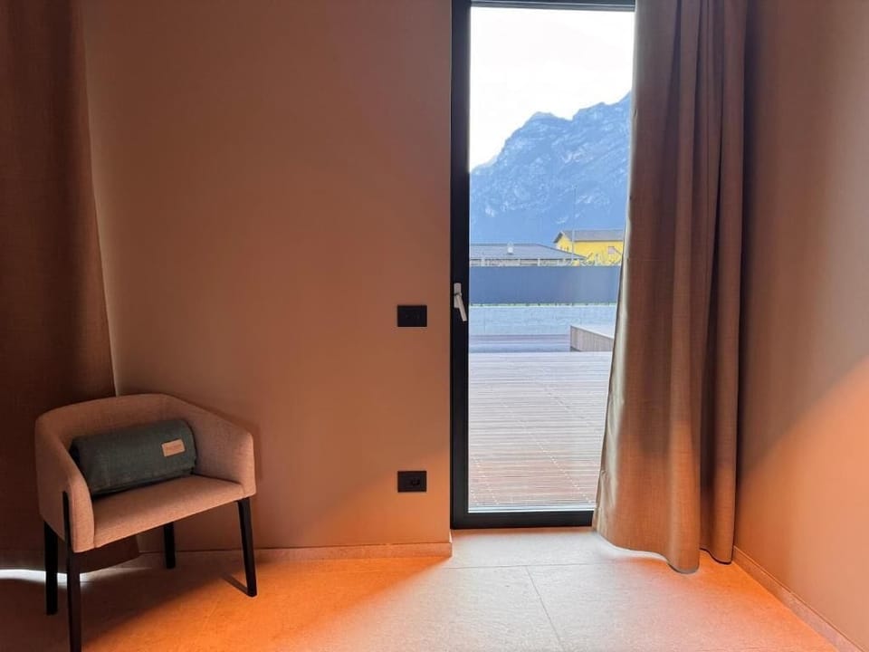 Deluxe Room, 1 Double Bed, Balcony, Mountain View | Interior
