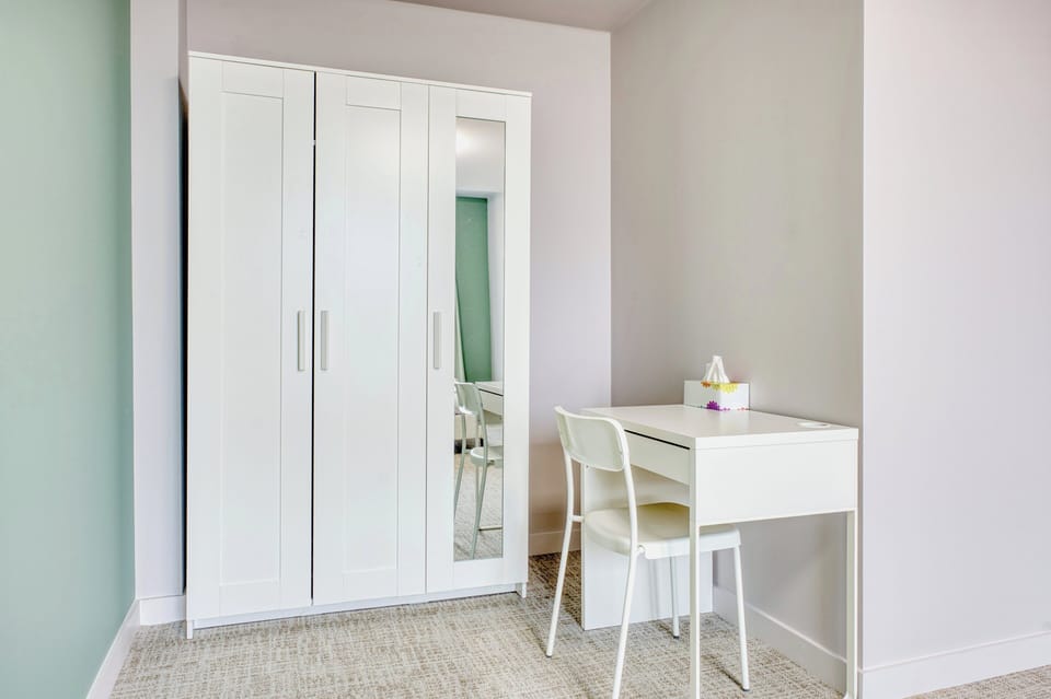Luxury Apartment, 1 King Bed with Sofa bed, Non Smoking, Kitchenette | Desk, laptop workspace, iron/ironing board, free WiFi