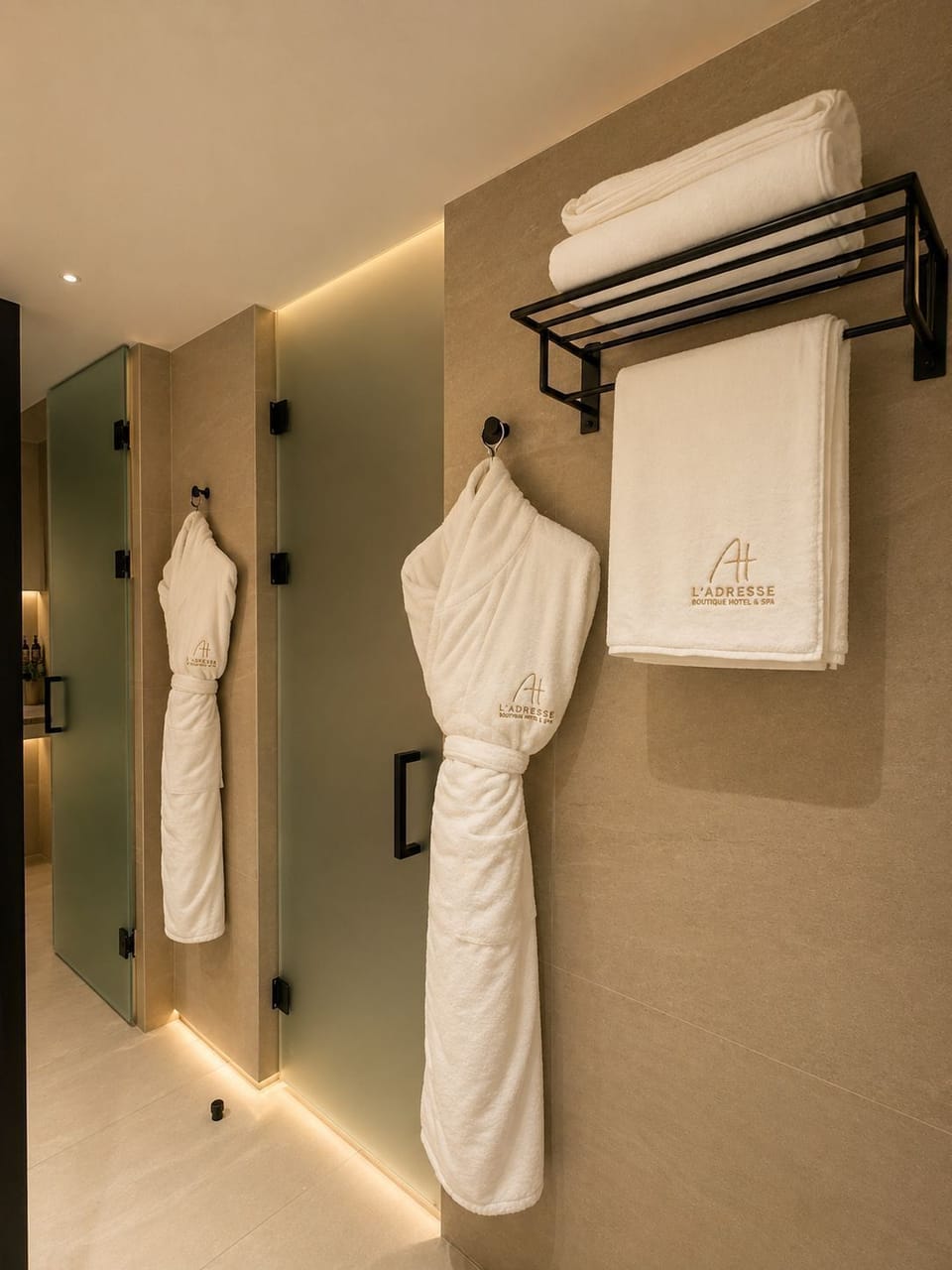 Suite, Balcony | Premium bedding, in-room safe, soundproofing, iron/ironing board