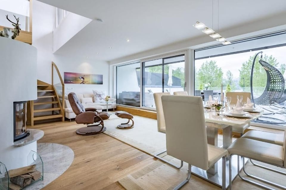 Superior Apartment, Balcony, Lake View | Living room