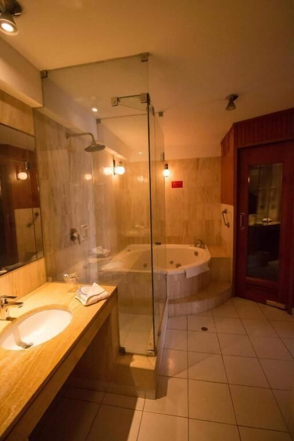 Superior Suite, City View | Bathroom | Free toiletries, hair dryer, towels, soap