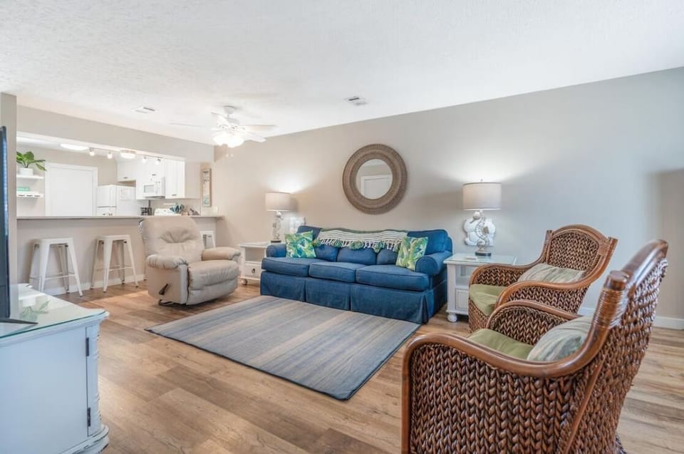 House, Multiple Beds (Sandprints C12) | Living area