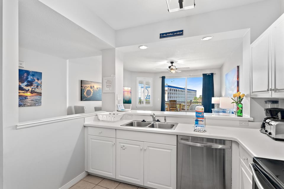 Condo, Multiple Beds (Destin West Gulfside #406) | Private kitchen