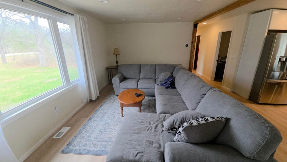 Front Sitting/Livingroom