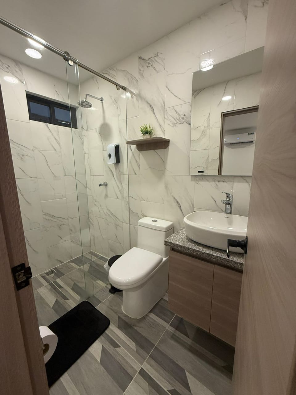 Shower, free toiletries, hair dryer (on request), towels