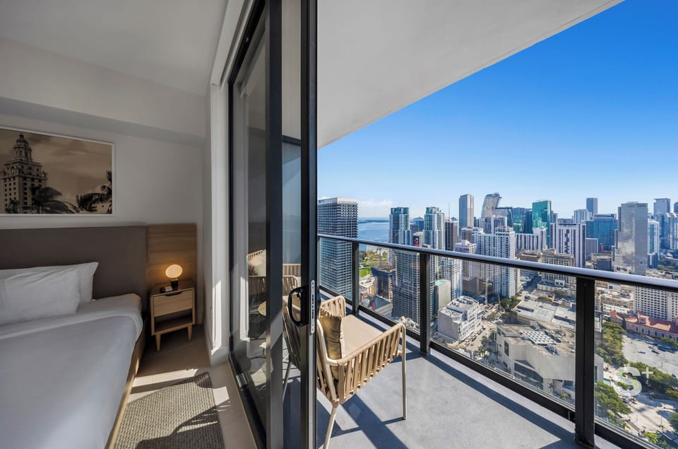 Studio, Balcony, City View | Egyptian cotton sheets, premium bedding, blackout drapes