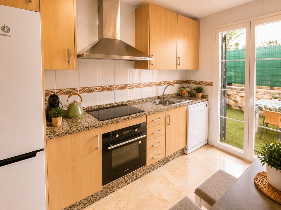 Modern kitchen with garden view2