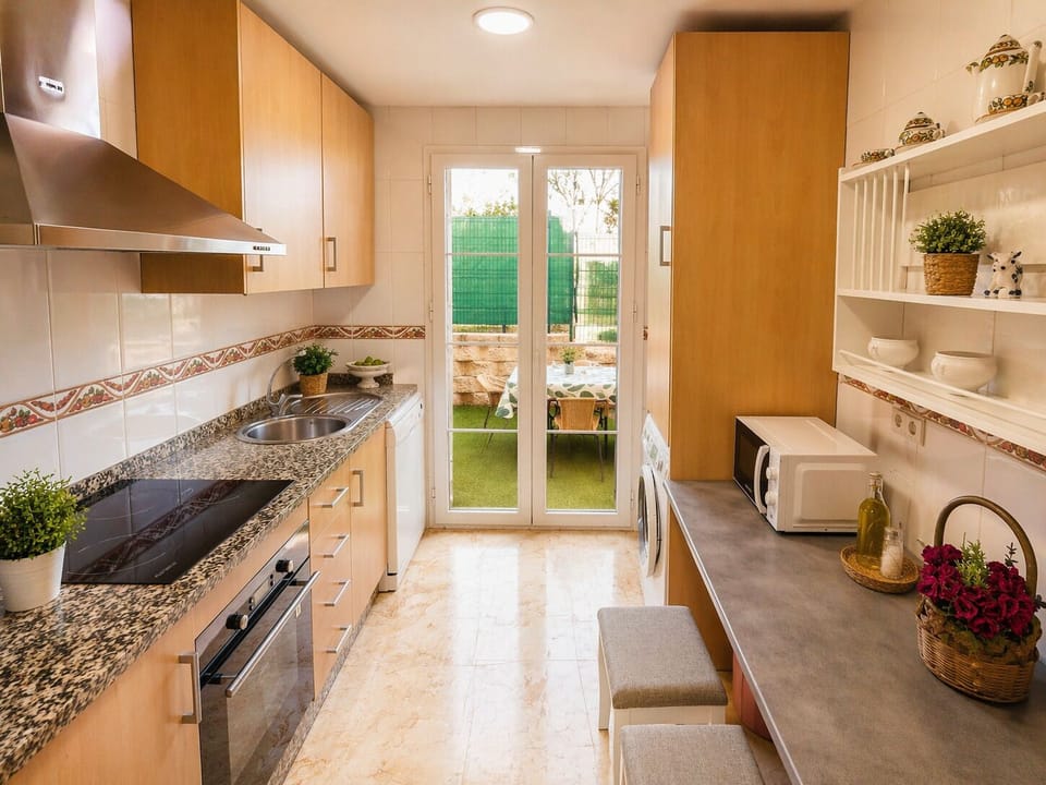 Modern and bright kitchen with garden
