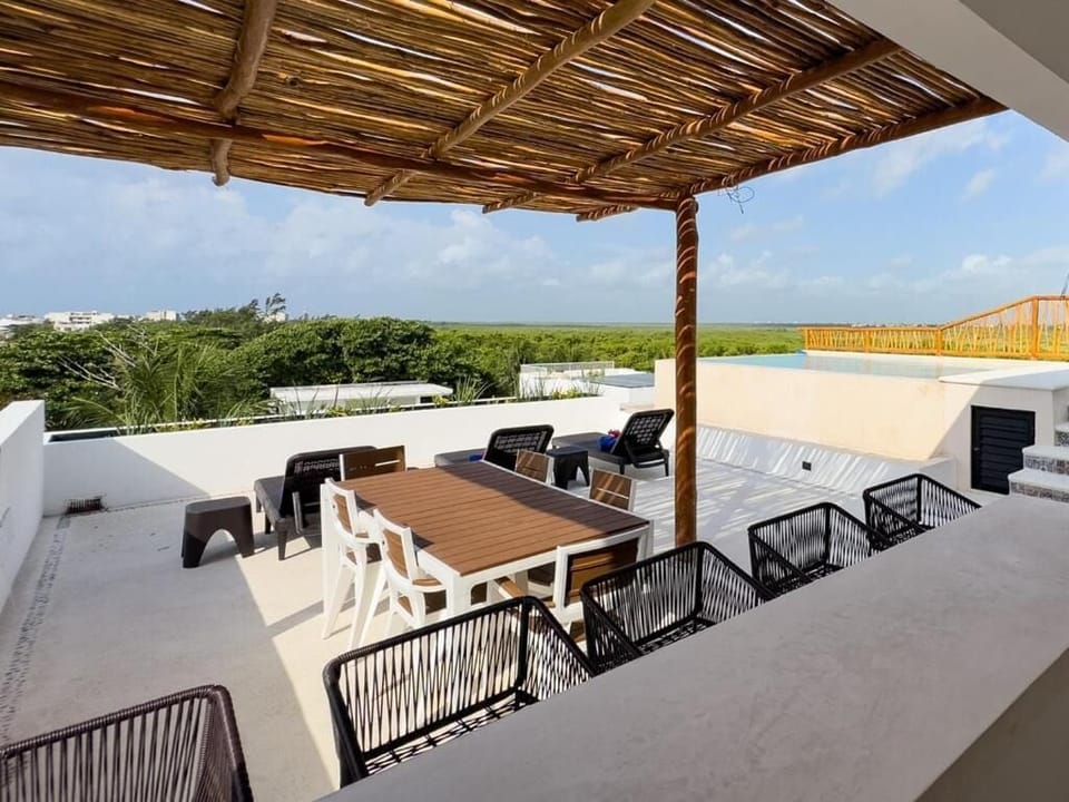 Comfort Apartment, Balcony, City View | Outdoor dining