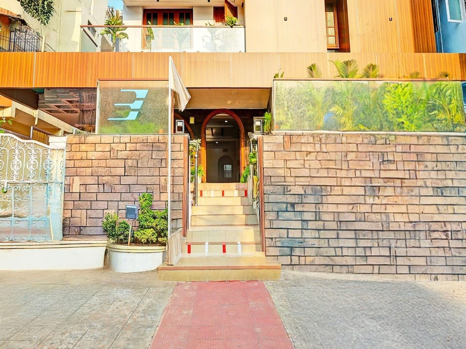 House | Reception
