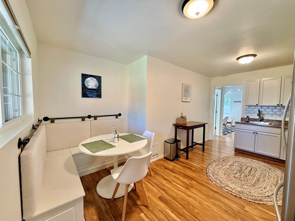 Kitchen eating nook for 4!