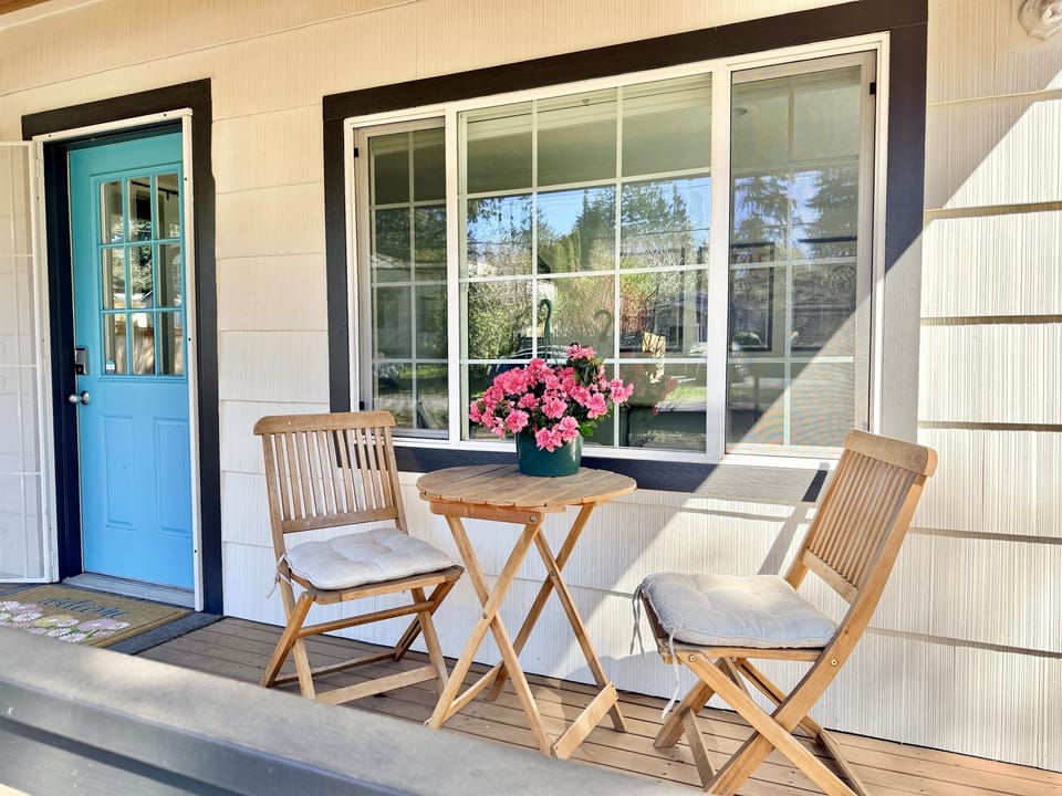 A sweet spot for a cup of coffee or glass of wine while you watch the sky change colors with sunset!