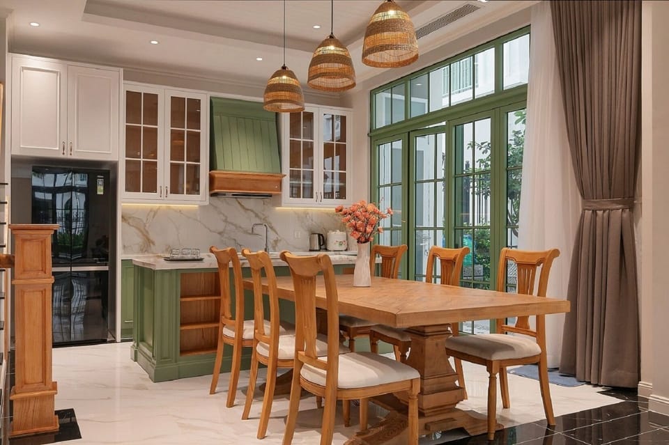 Deluxe Villa, City View | Dining