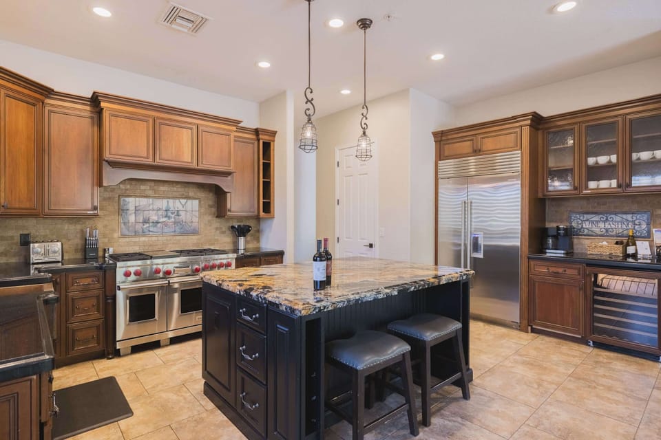 Kitchen with island & pendant lights