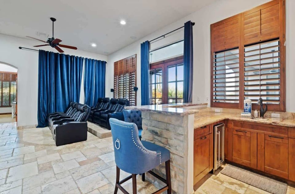 Open kitchen made for big group hangs
