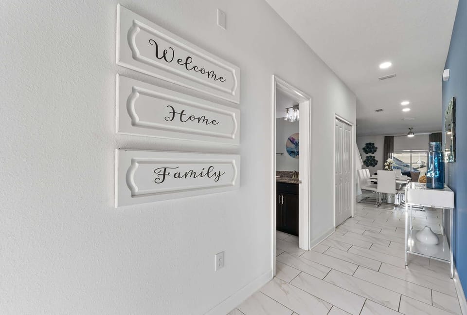 From the moment you walk in, you’ll know this isn’t just any stay. Cozy vibes, stylish touches, and a warm welcome — your getaway starts right here at the entryway!