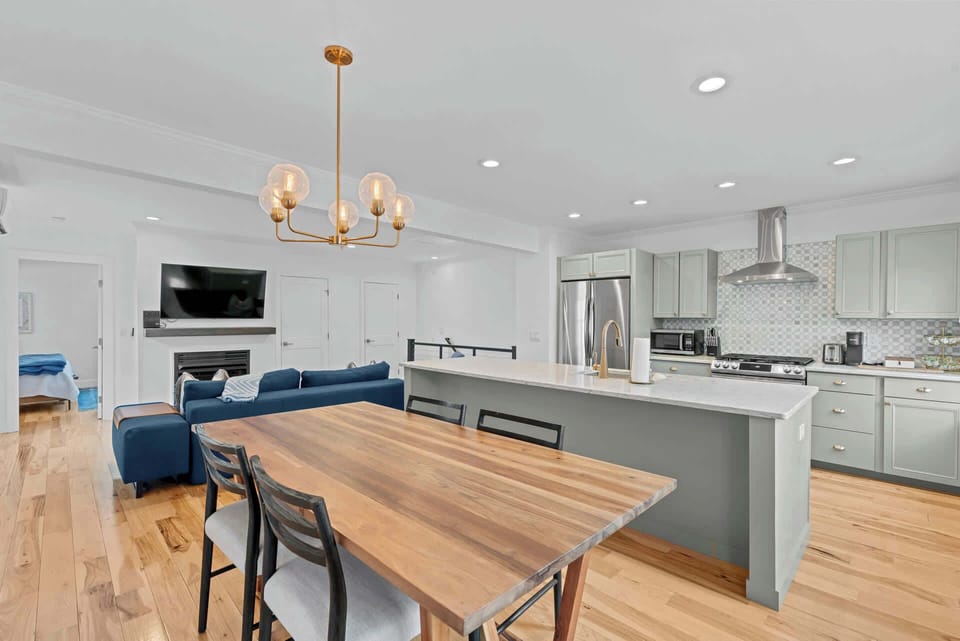 Gather ’round! Enjoy meals, games, or a drink at this welcoming dining space.