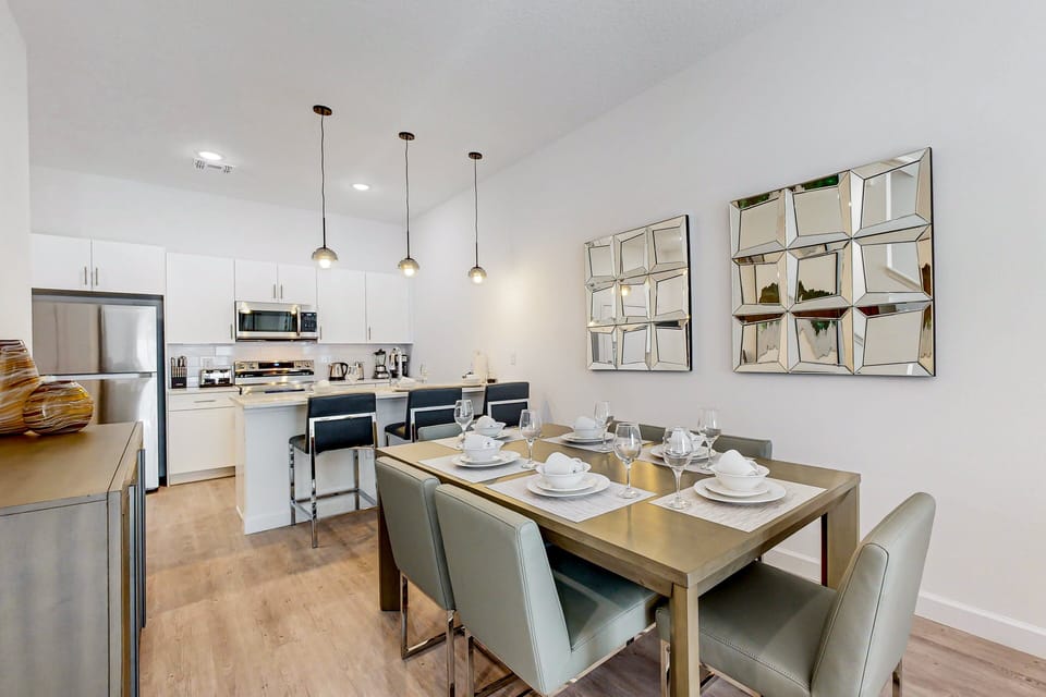 House, Multiple Beds, Pool Access, Pool View (Azur Resort 609) | Dining