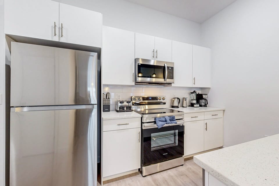 House, Multiple Beds, Pool Access, Pool View (Azur Resort 609) | Private kitchen