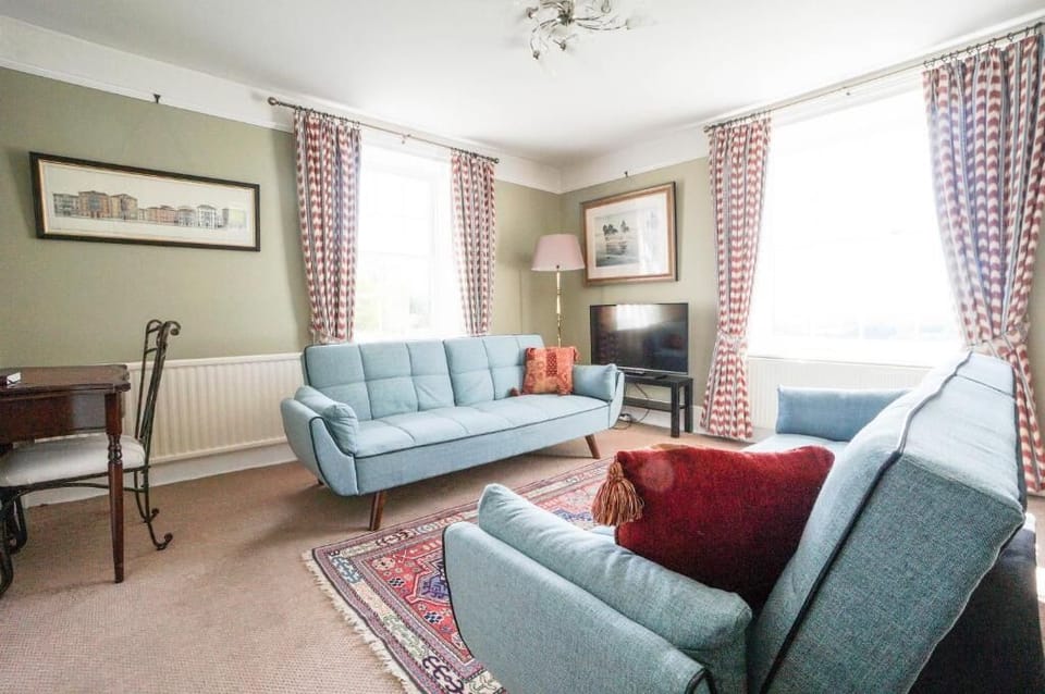 House, Multiple Beds, Kitchen, Garden View | Living area | Flat-screen TV
