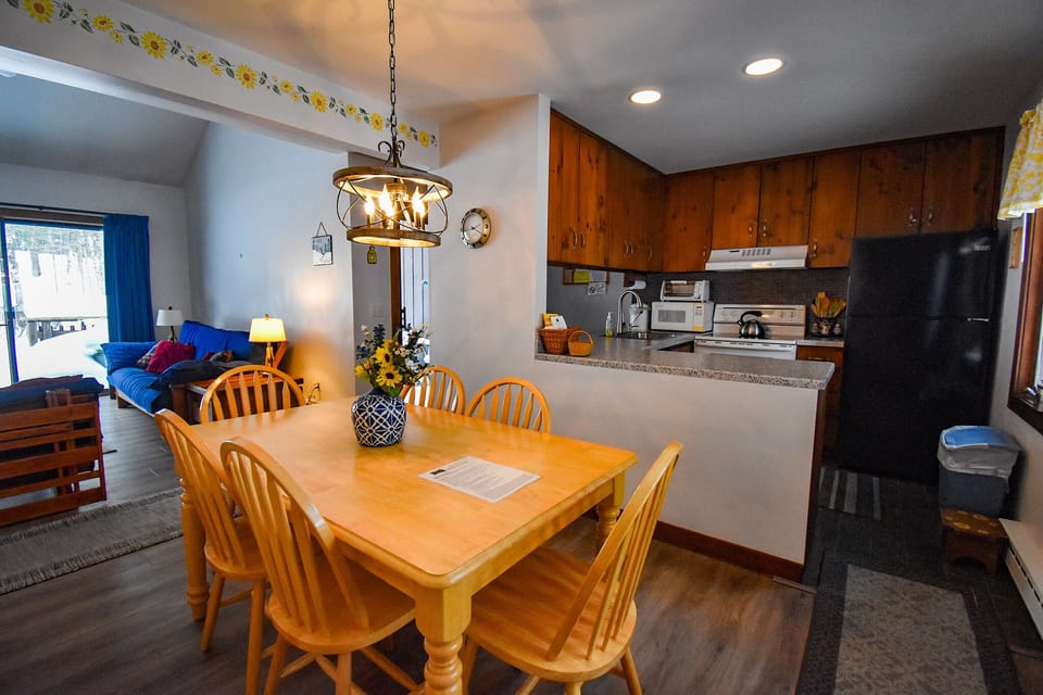 Dining area looking towards the kitchen.