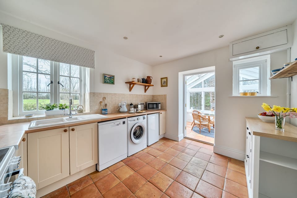 Amy's Cottage, Alweston, Sherborne: The kitchen with garden view