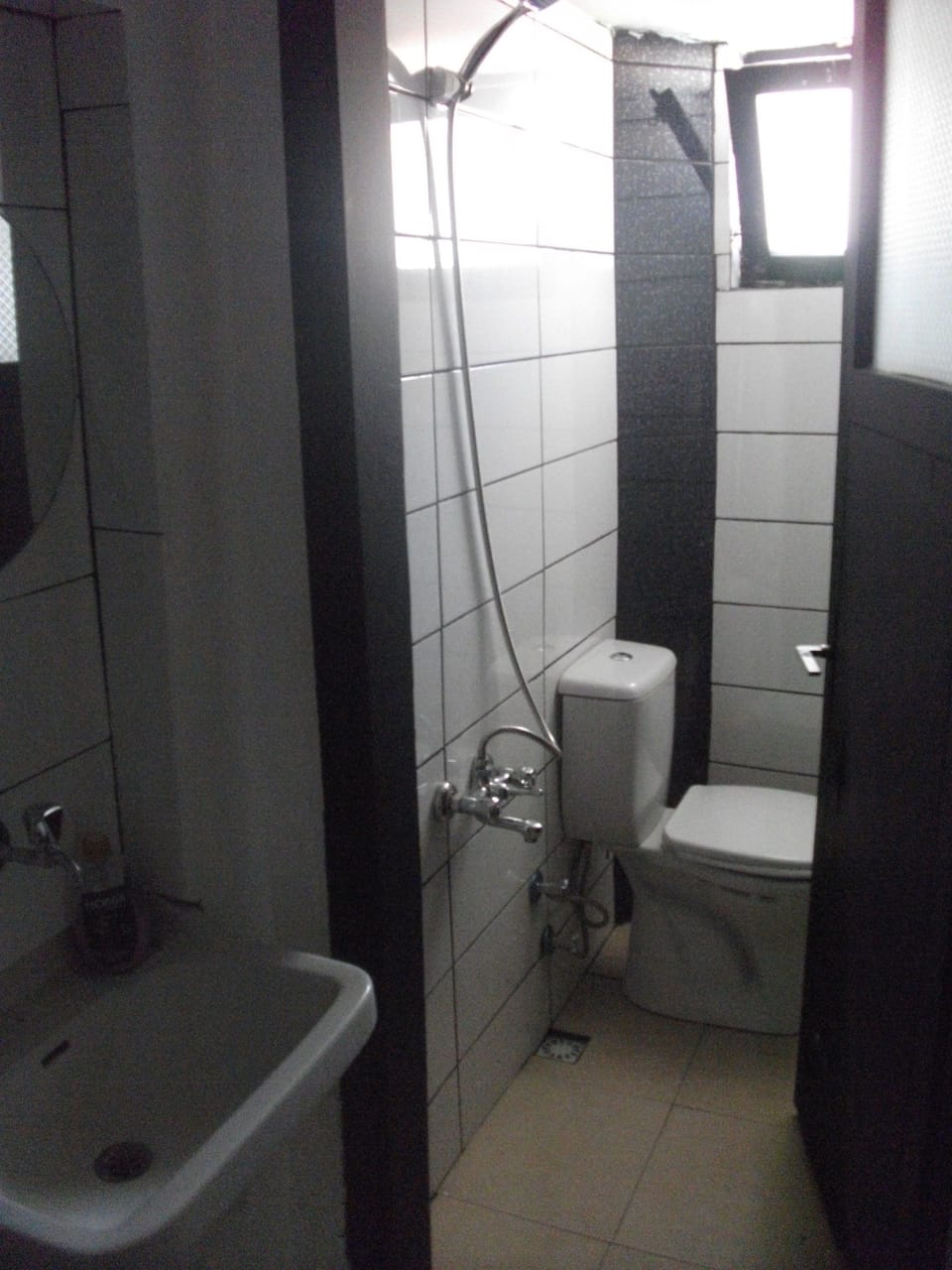 Single Room, Shared Bathroom | Bathroom | Shower, free toiletries, hair dryer, slippers