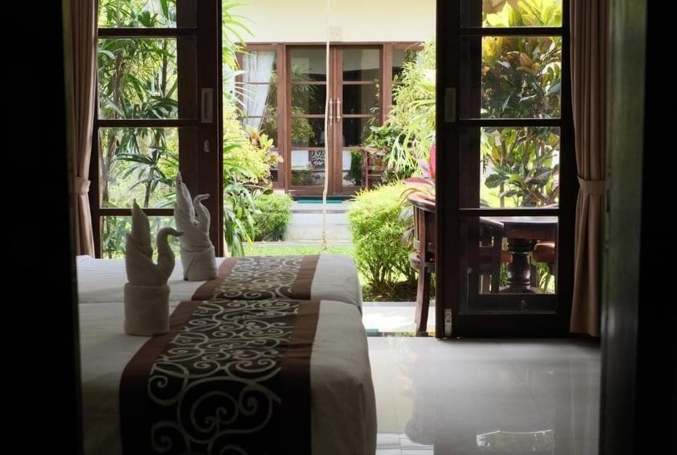 Deluxe Twin Room, Balcony, Garden View | Desk, iron/ironing board, free WiFi