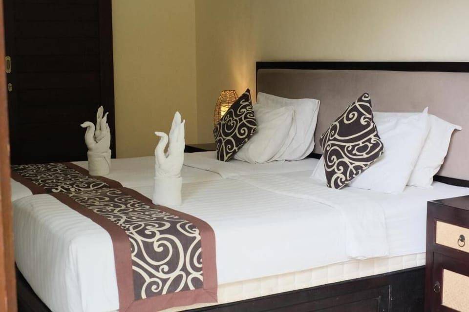 Deluxe Twin Room, Balcony, Garden View | Desk, iron/ironing board, free WiFi