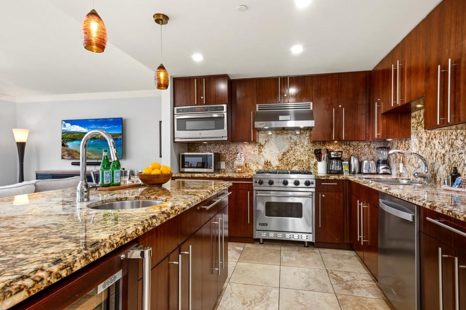 A sleek kitchen built for cooking, unwinding, or a quick beach snack

 HKH-204