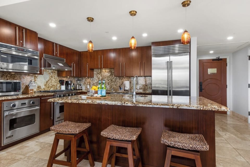 Your modern kitchen with stainless steel appliances is fully equipped to help you bring your favorite creations to life - or ask our concierge team about our private chef options! 

 HKH-204