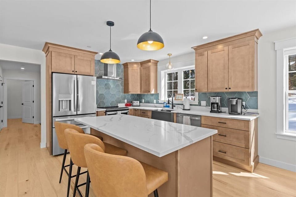 Modern Stowe Retreat: New Build near Skiing&Town (7211)